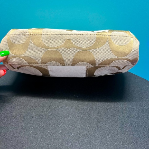 Pre own authentic coach.. - Picture 5 of 7